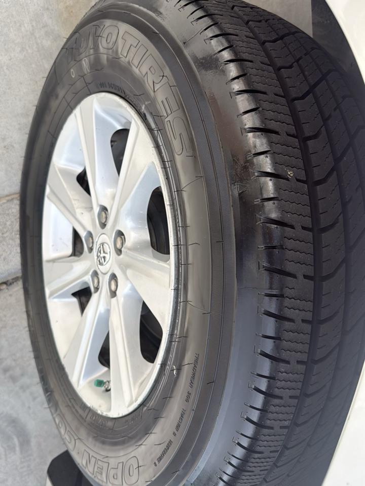Toyota Highlander 4WD 4dr V6 (Natl) 2012