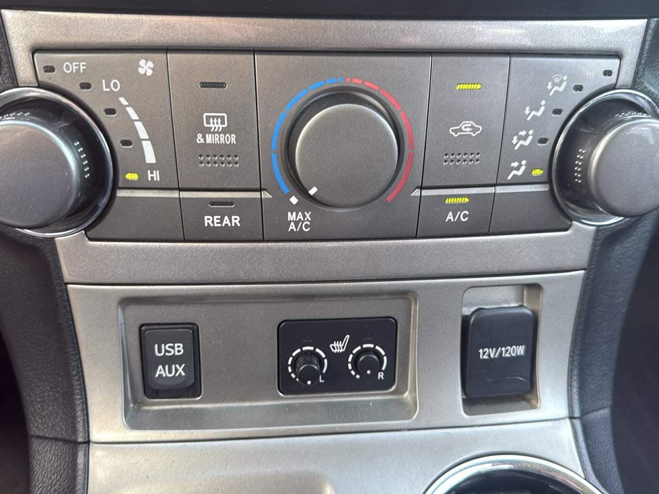 Toyota Highlander 4WD 4dr V6 (Natl) 2012