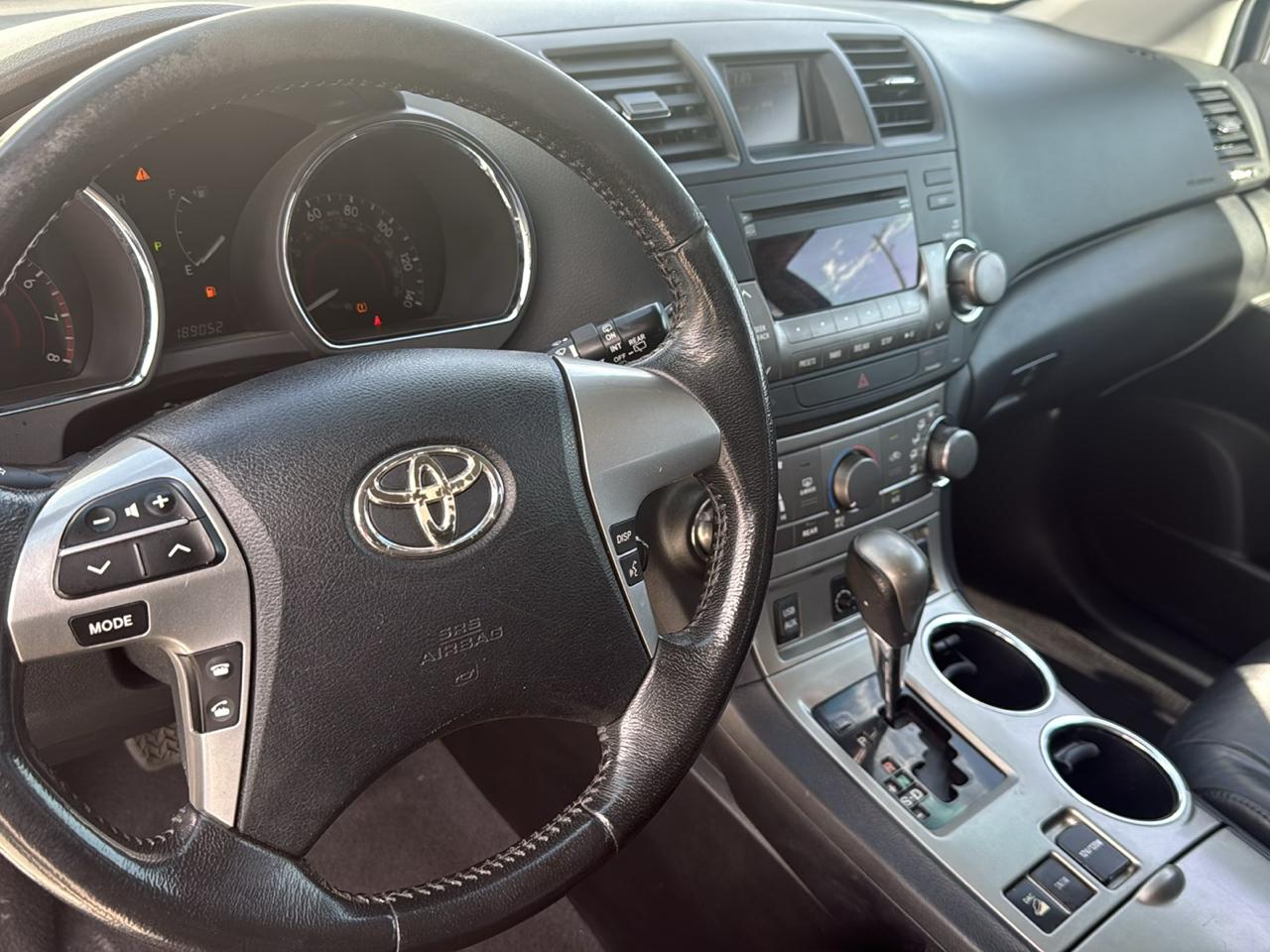 Toyota Highlander 4WD 4dr V6 (Natl) 2012