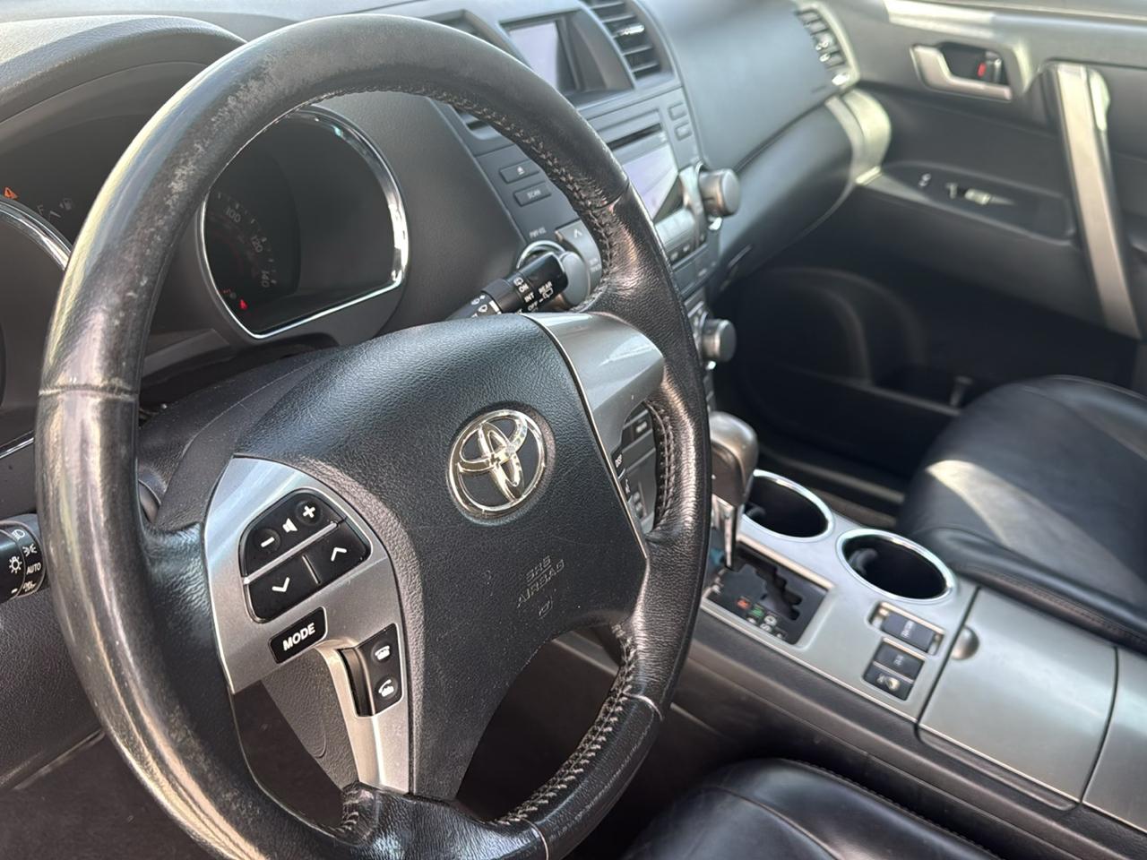 Toyota Highlander 4WD 4dr V6 (Natl) 2012