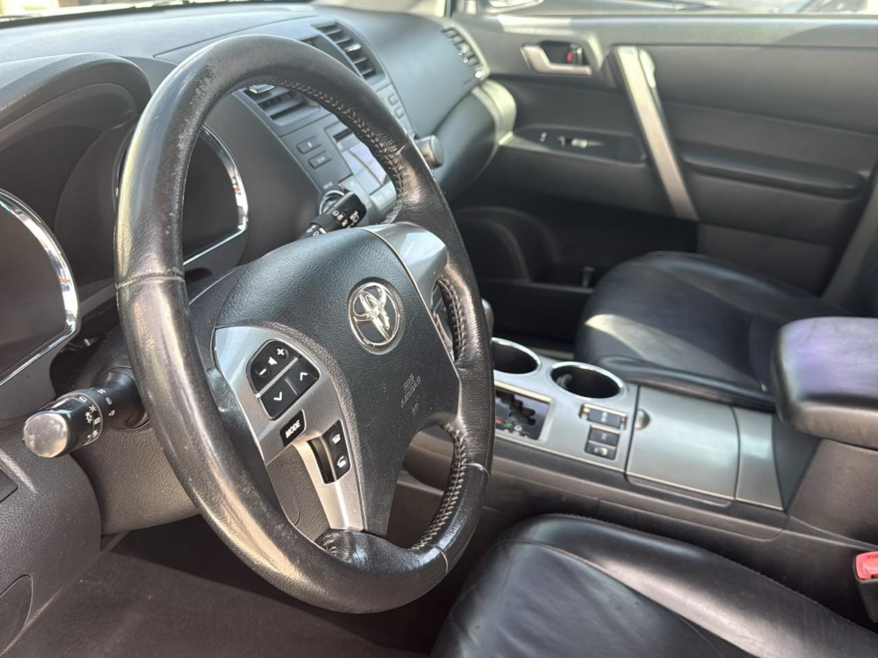 Toyota Highlander 4WD 4dr V6 (Natl) 2012