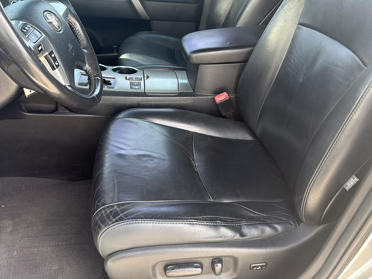 Toyota Highlander 4WD 4dr V6 (Natl) 2012