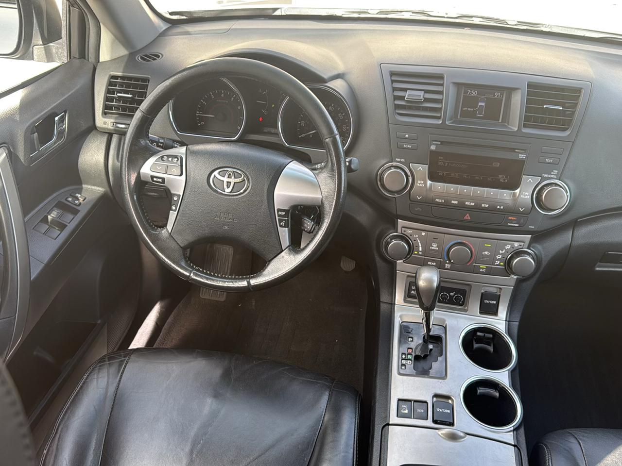 Toyota Highlander 4WD 4dr V6 (Natl) 2012