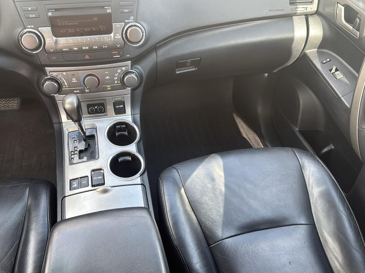 Toyota Highlander 4WD 4dr V6 (Natl) 2012