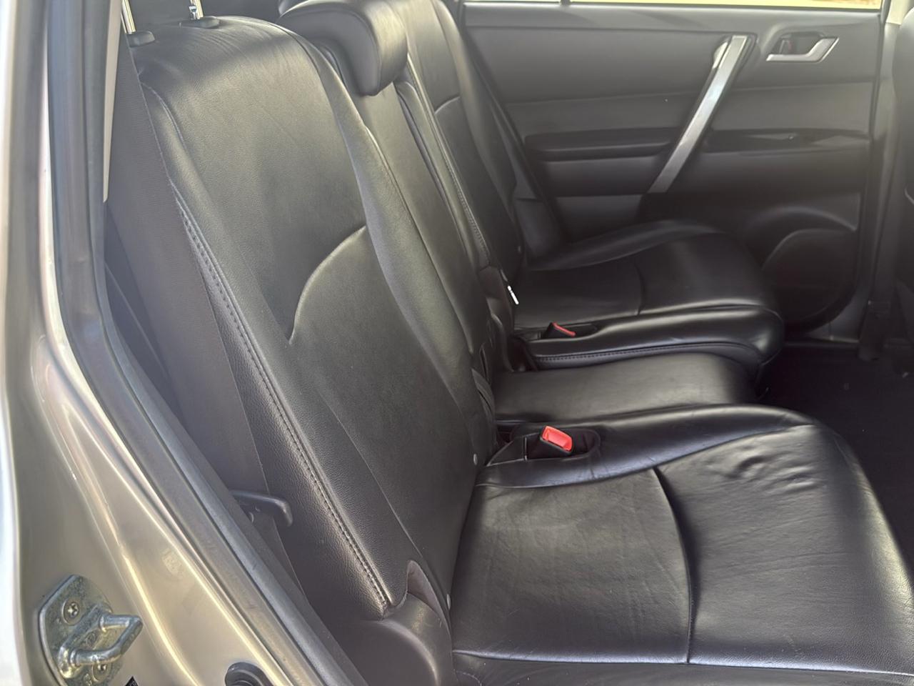 Toyota Highlander 4WD 4dr V6 (Natl) 2012