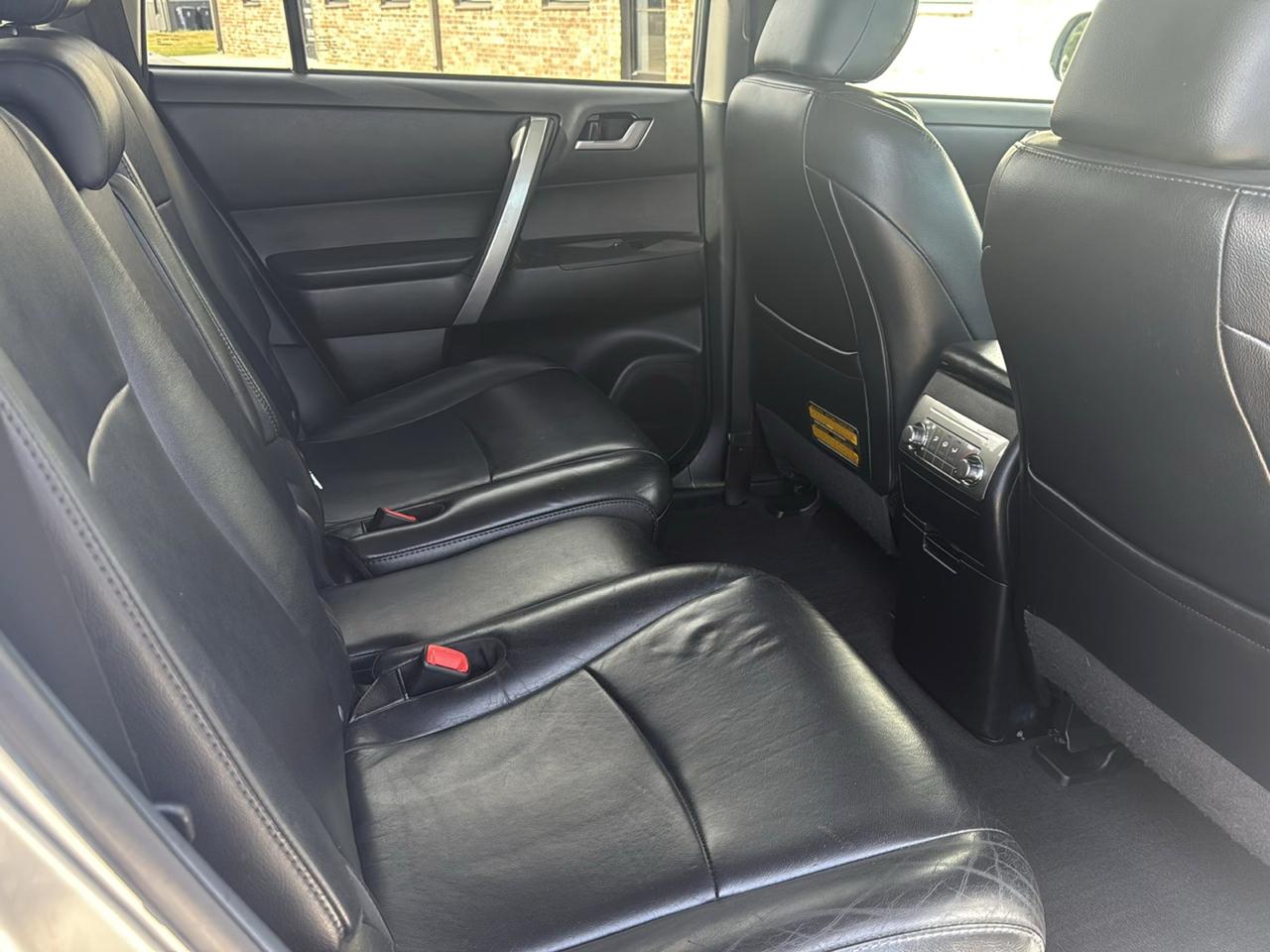 Toyota Highlander 4WD 4dr V6 (Natl) 2012