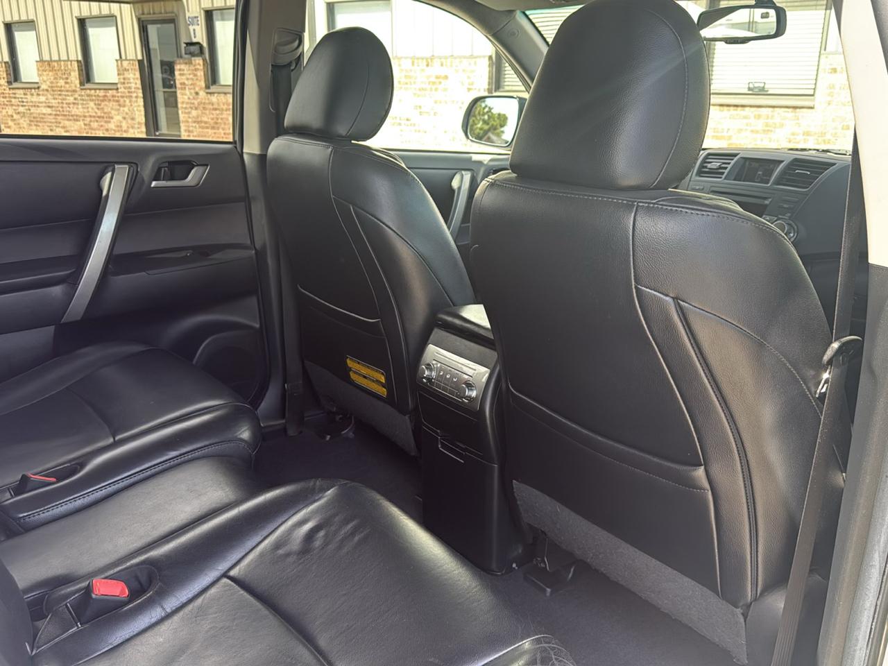 Toyota Highlander 4WD 4dr V6 (Natl) 2012