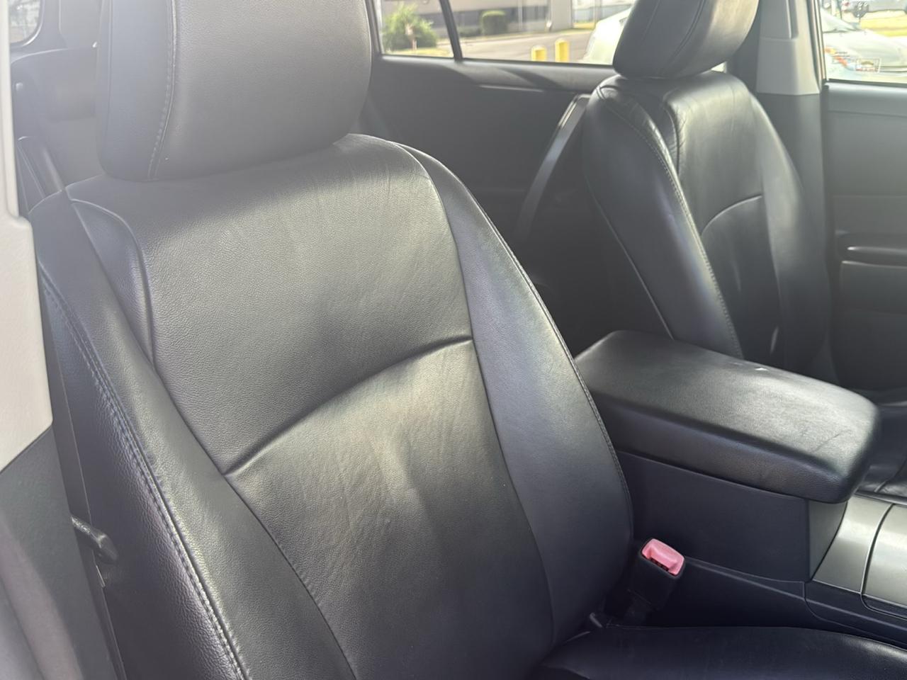 Toyota Highlander 4WD 4dr V6 (Natl) 2012