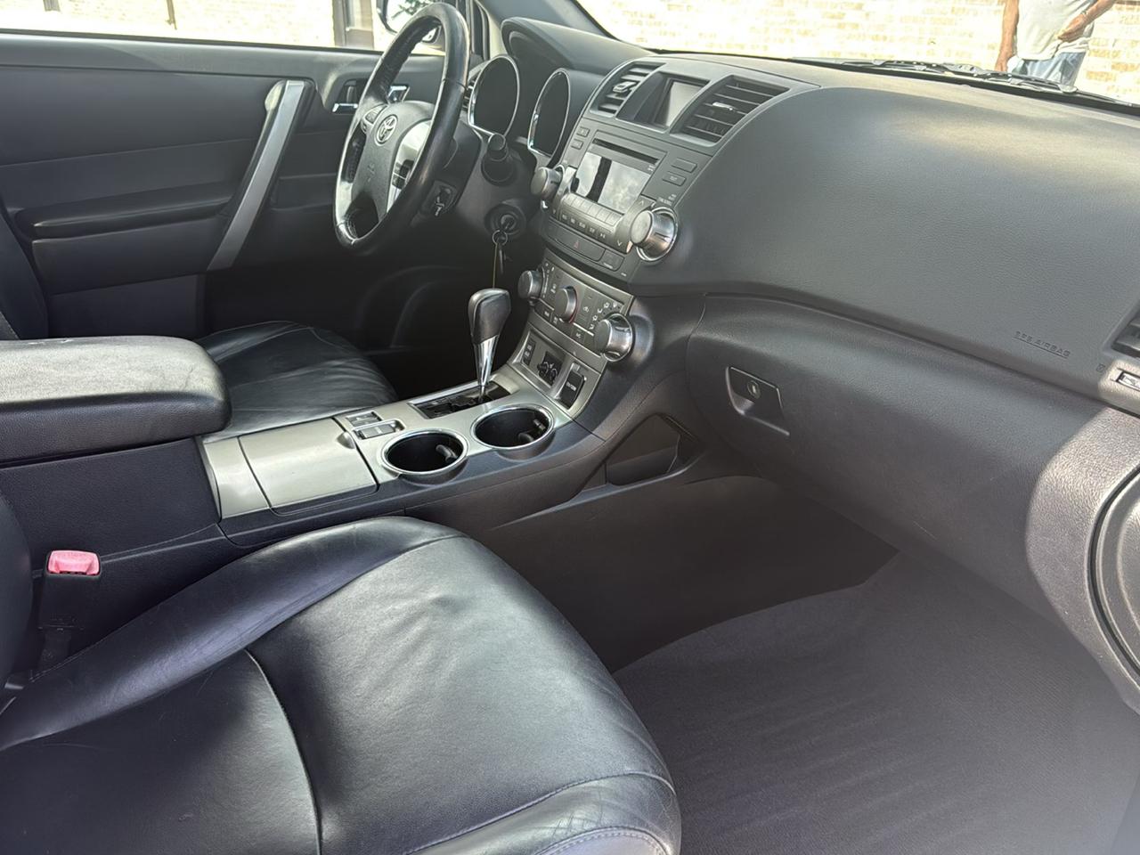 Toyota Highlander 4WD 4dr V6 (Natl) 2012
