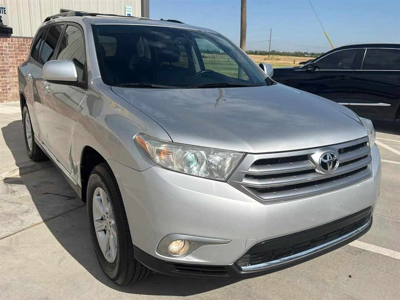 Toyota Highlander 4WD 4dr V6 (Natl) 2012