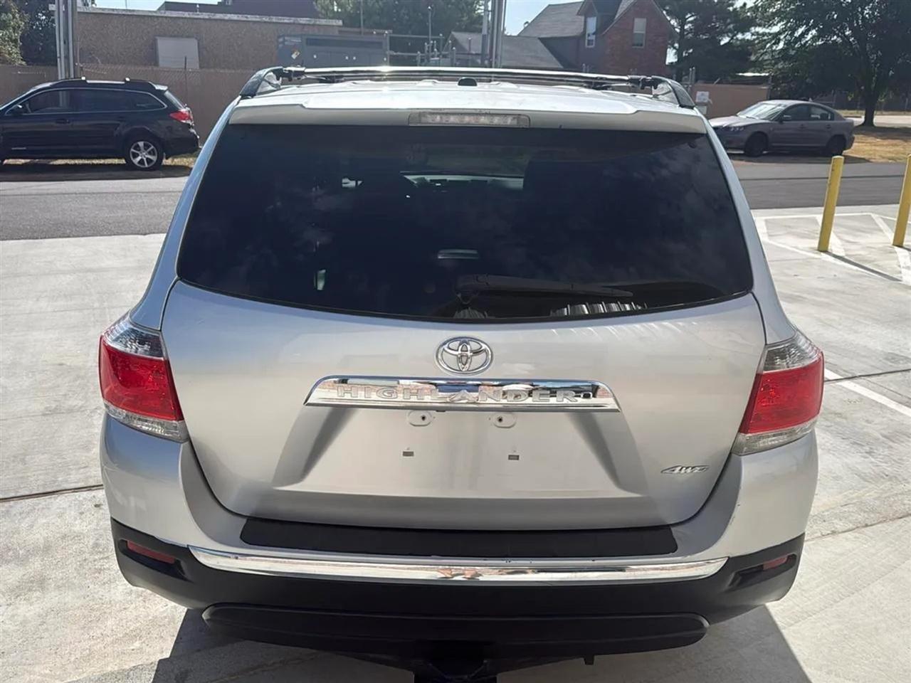 Toyota Highlander 4WD 4dr V6 (Natl) 2012