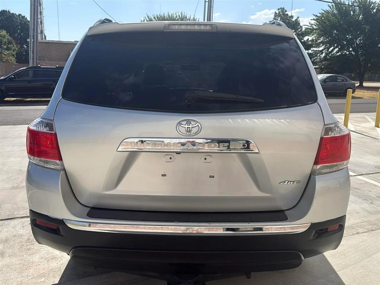 Toyota Highlander 4WD 4dr V6 (Natl) 2012