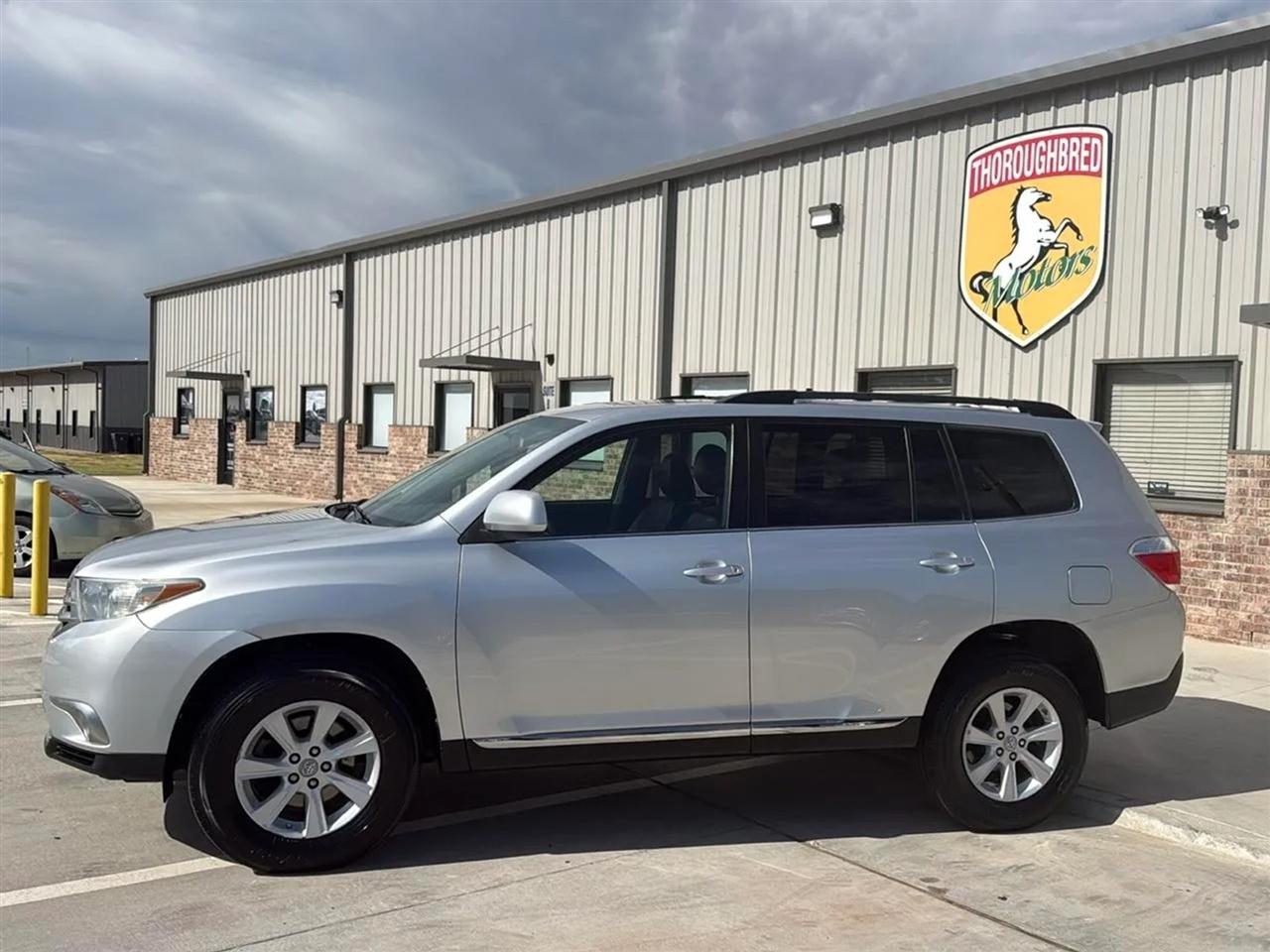 Toyota Highlander 4WD 4dr V6 (Natl) 2012