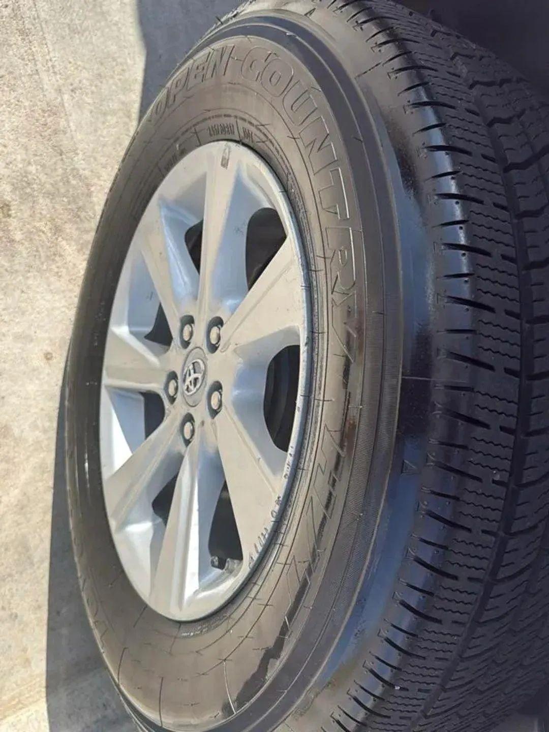 Toyota Highlander 4WD 4dr V6 (Natl) 2012