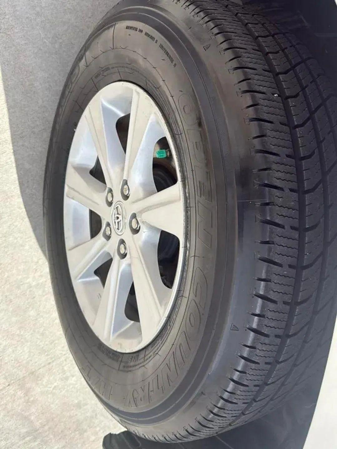 Toyota Highlander 4WD 4dr V6 (Natl) 2012