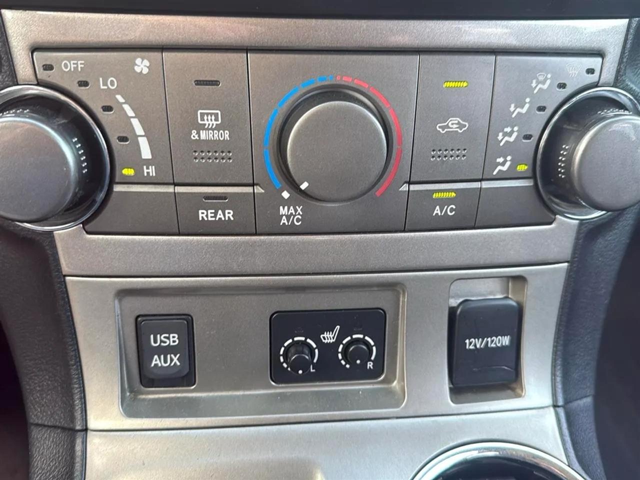 Toyota Highlander 4WD 4dr V6 (Natl) 2012