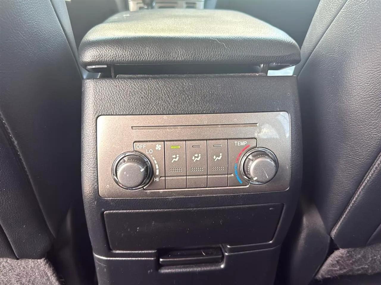 Toyota Highlander 4WD 4dr V6 (Natl) 2012