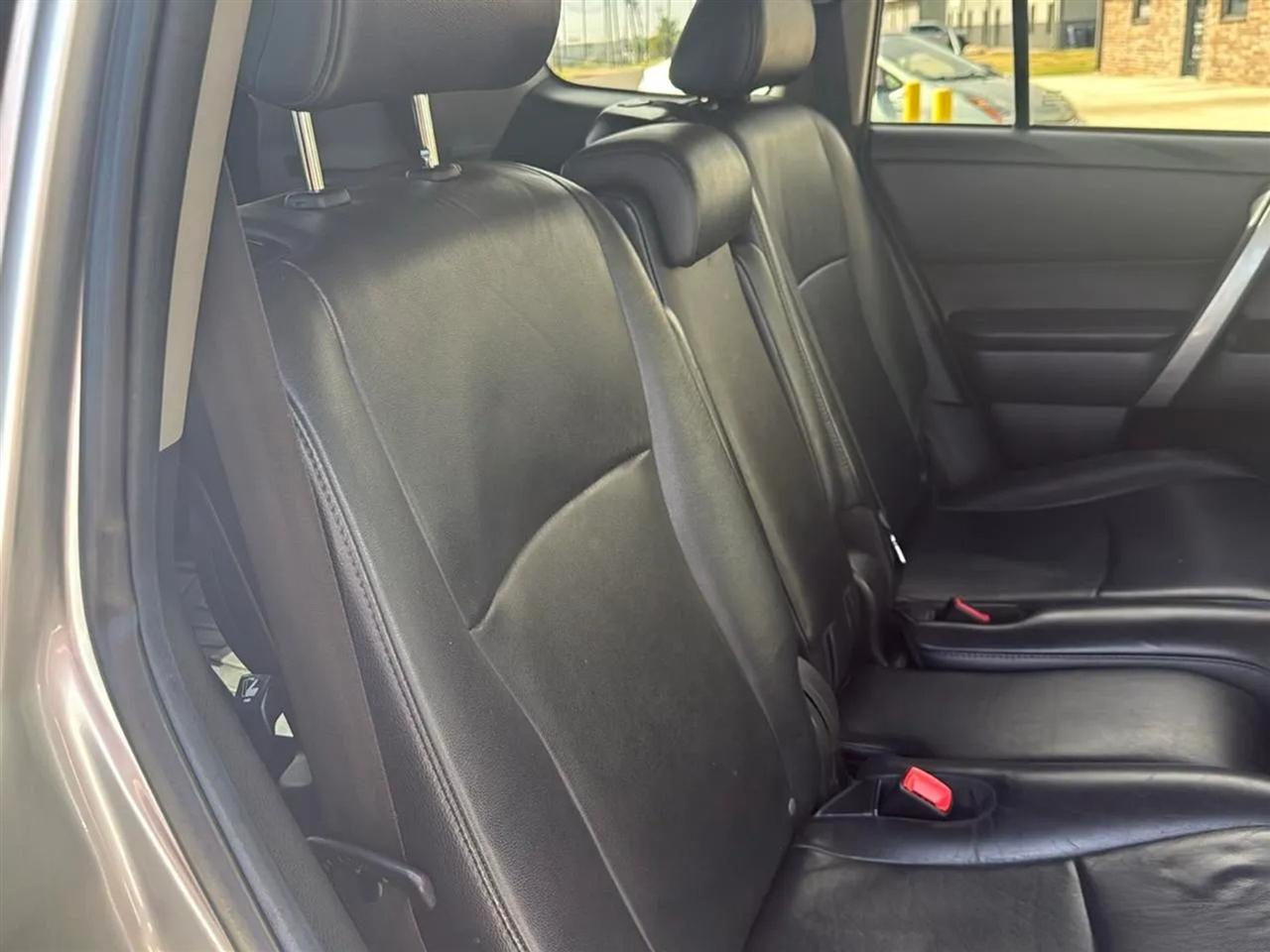 Toyota Highlander 4WD 4dr V6 (Natl) 2012