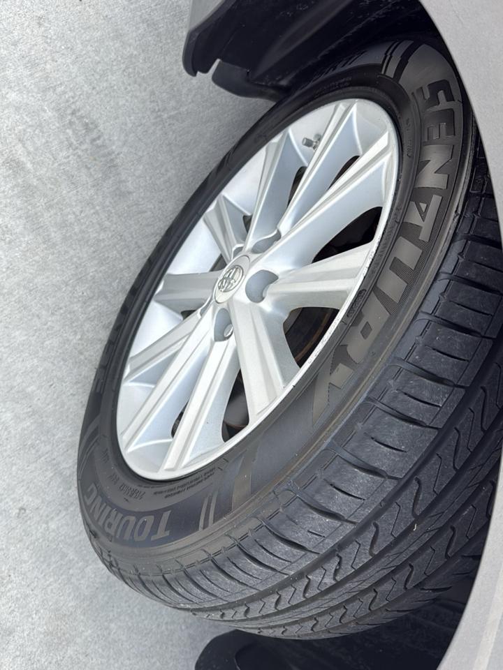 Toyota Camry 4dr Sdn V6 Auto XLE (Natl) 2012