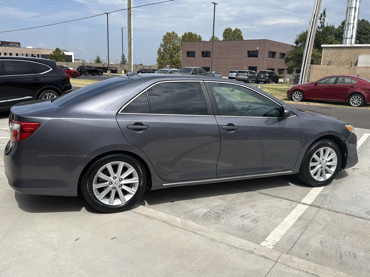 Toyota Camry 4dr Sdn V6 Auto XLE (Natl) 2012