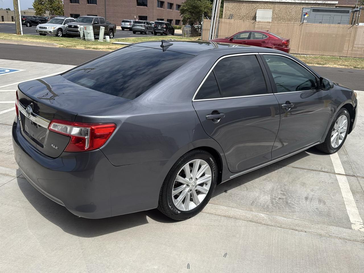 Toyota Camry 4dr Sdn V6 Auto XLE (Natl) 2012