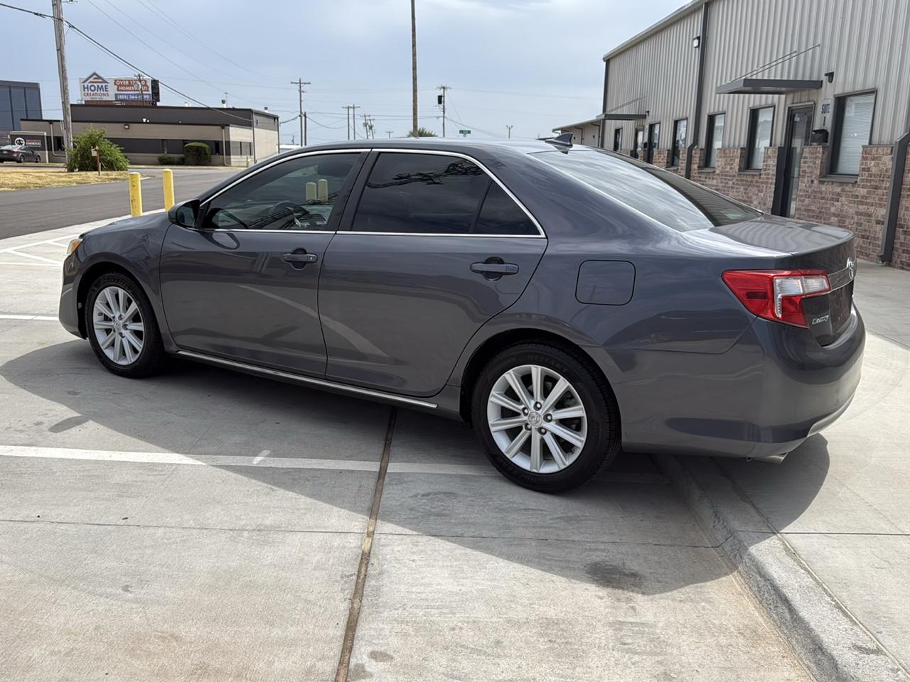 Toyota Camry 4dr Sdn V6 Auto XLE (Natl) 2012