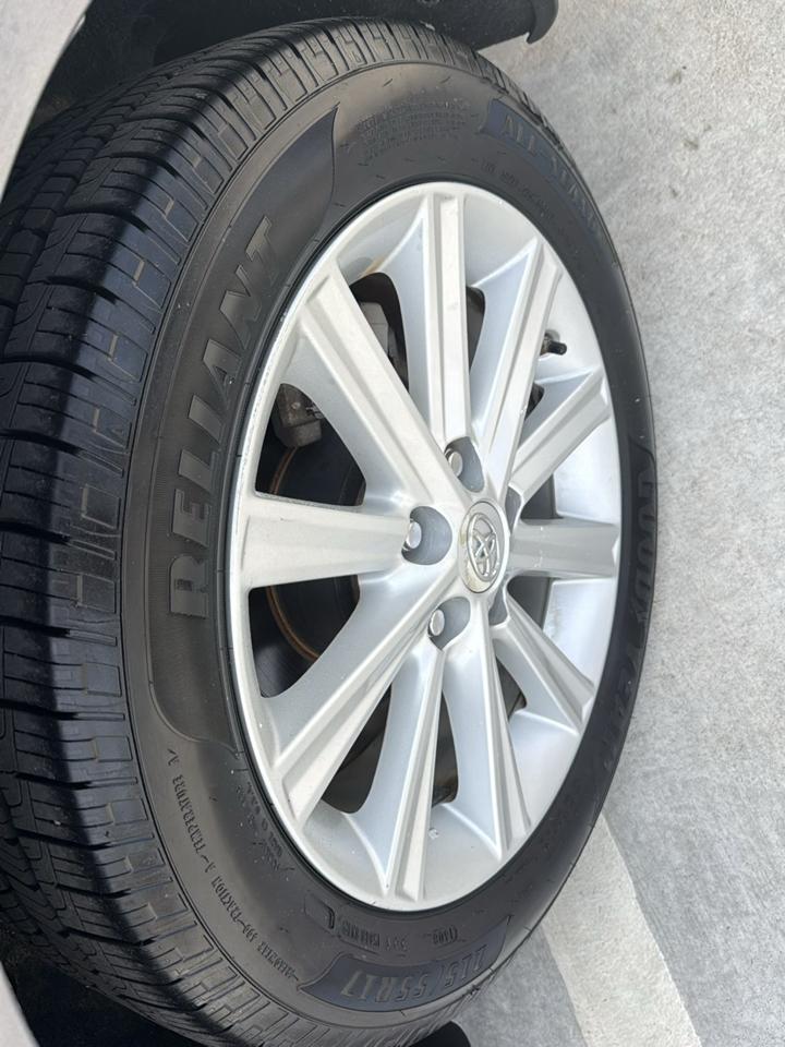 Toyota Camry 4dr Sdn V6 Auto XLE (Natl) 2012