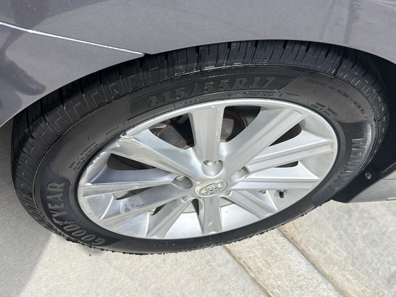 Toyota Camry 4dr Sdn V6 Auto XLE (Natl) 2012