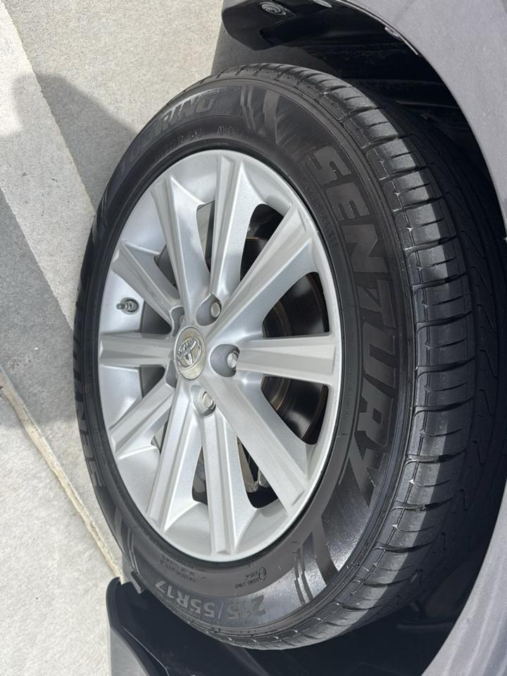 Toyota Camry 4dr Sdn V6 Auto XLE (Natl) 2012