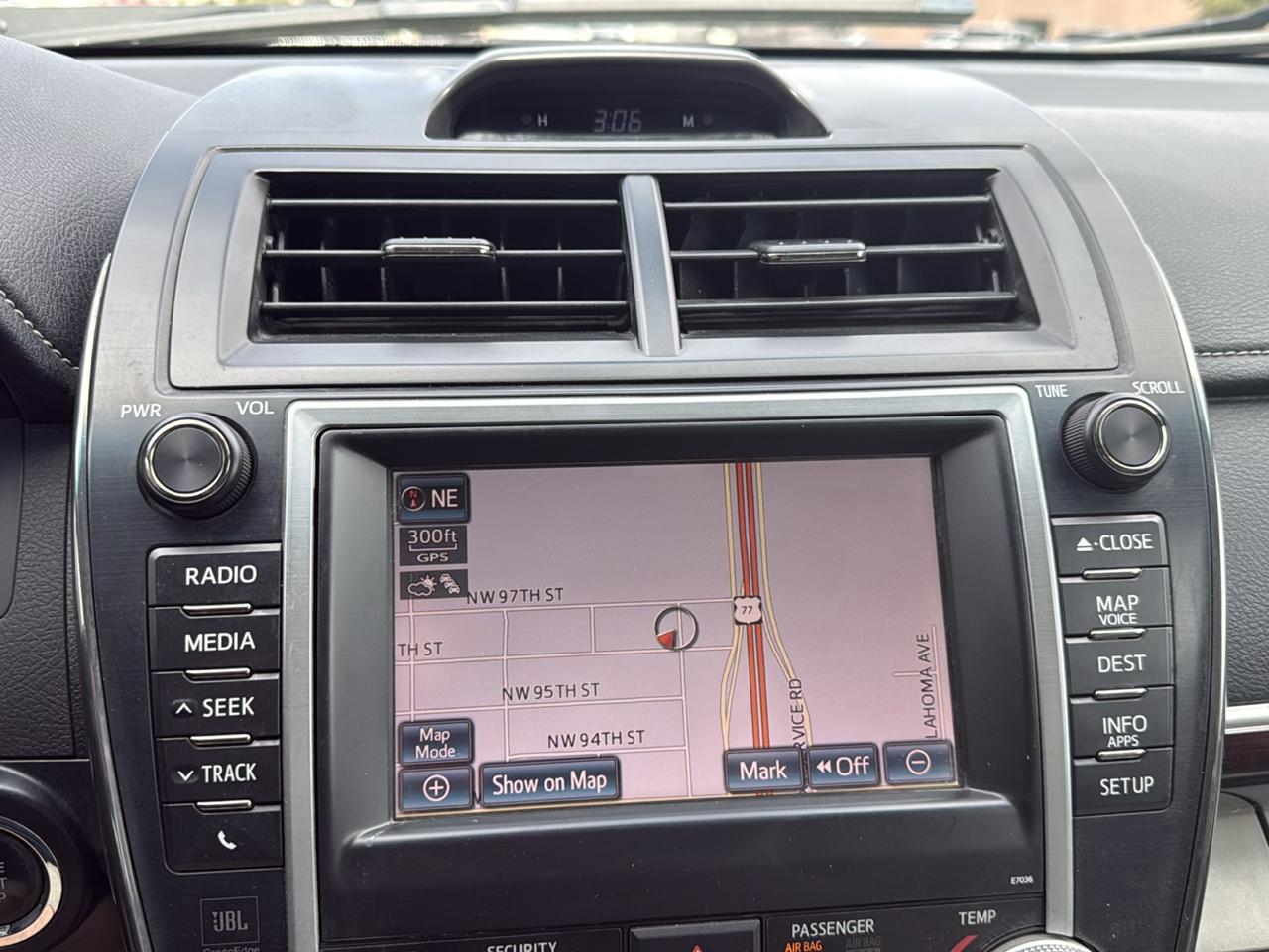 Toyota Camry 4dr Sdn V6 Auto XLE (Natl) 2012
