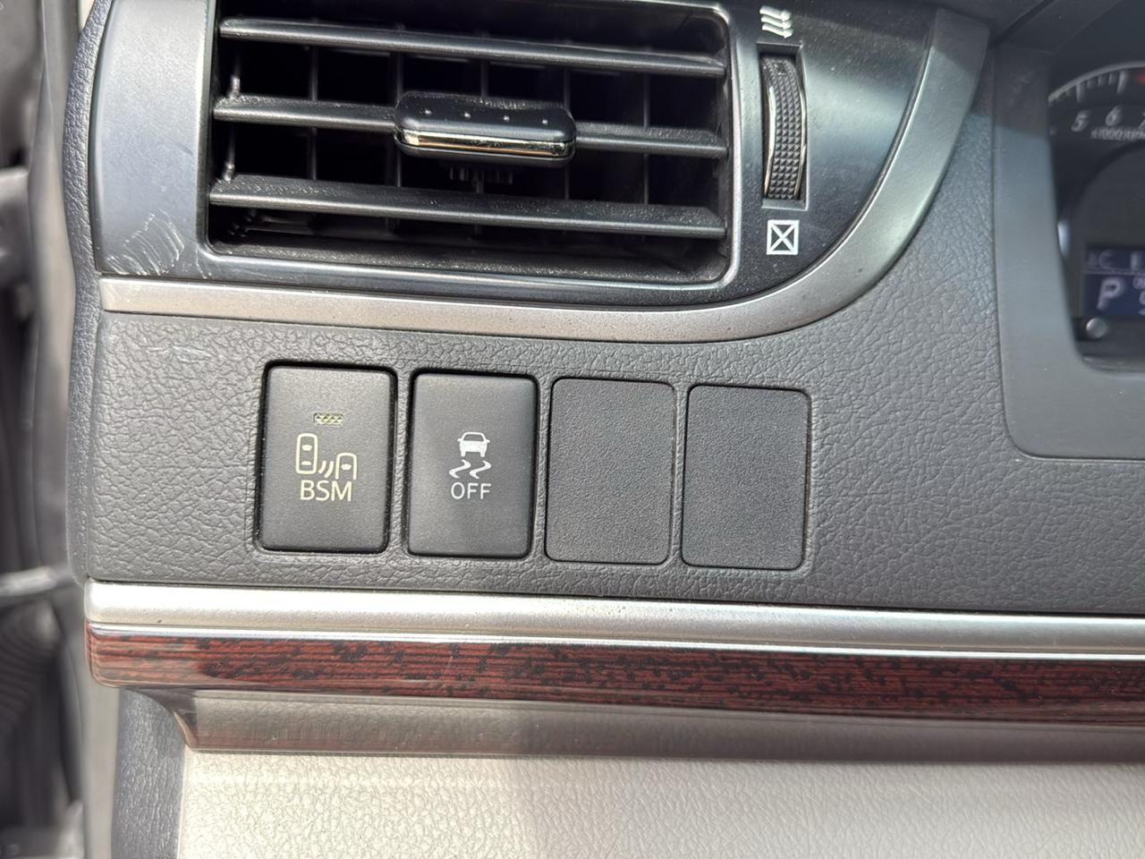 Toyota Camry 4dr Sdn V6 Auto XLE (Natl) 2012
