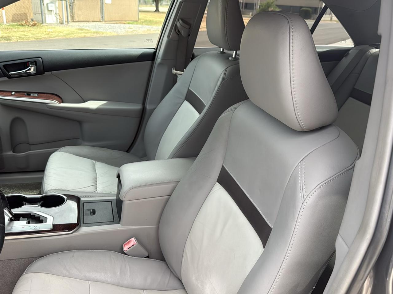 Toyota Camry 4dr Sdn V6 Auto XLE (Natl) 2012