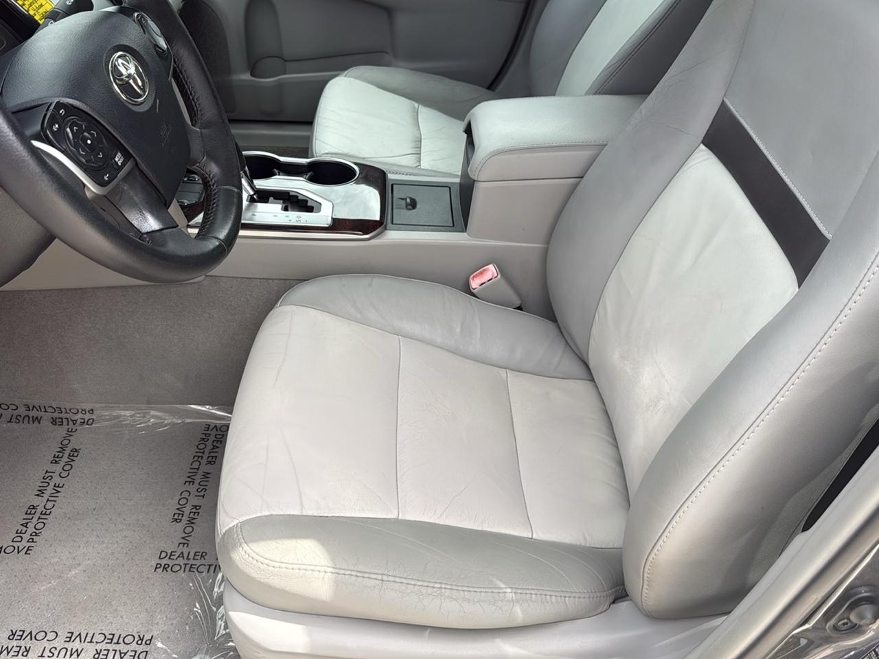 Toyota Camry 4dr Sdn V6 Auto XLE (Natl) 2012