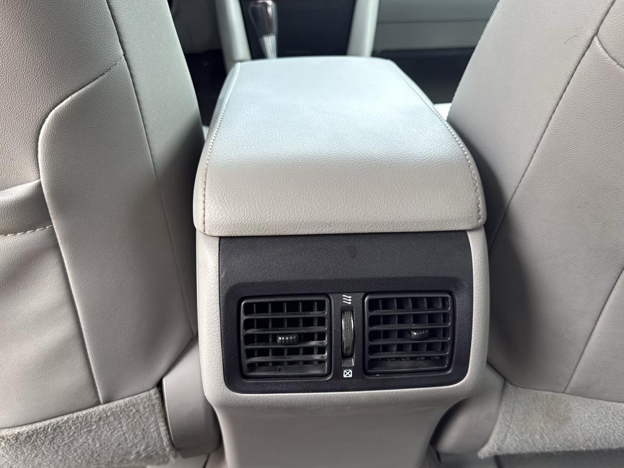 Toyota Camry 4dr Sdn V6 Auto XLE (Natl) 2012