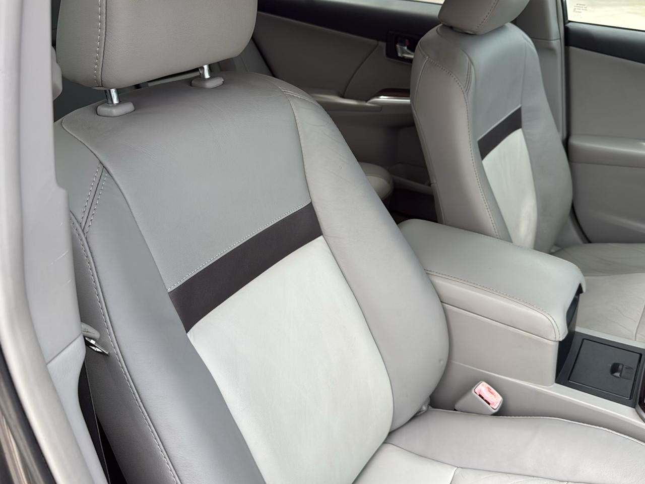 Toyota Camry 4dr Sdn V6 Auto XLE (Natl) 2012