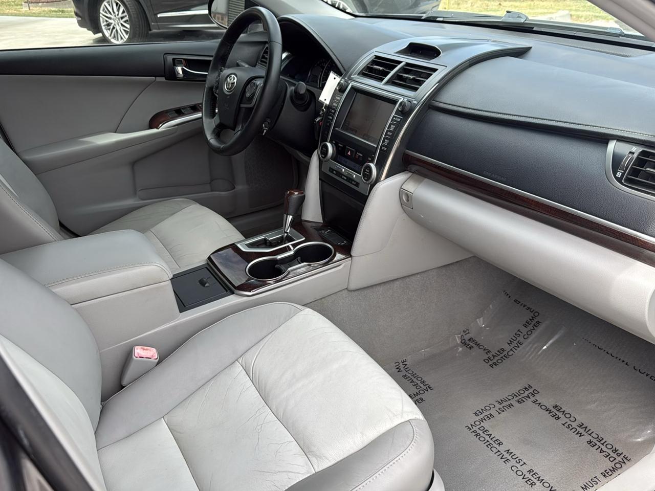 Toyota Camry 4dr Sdn V6 Auto XLE (Natl) 2012
