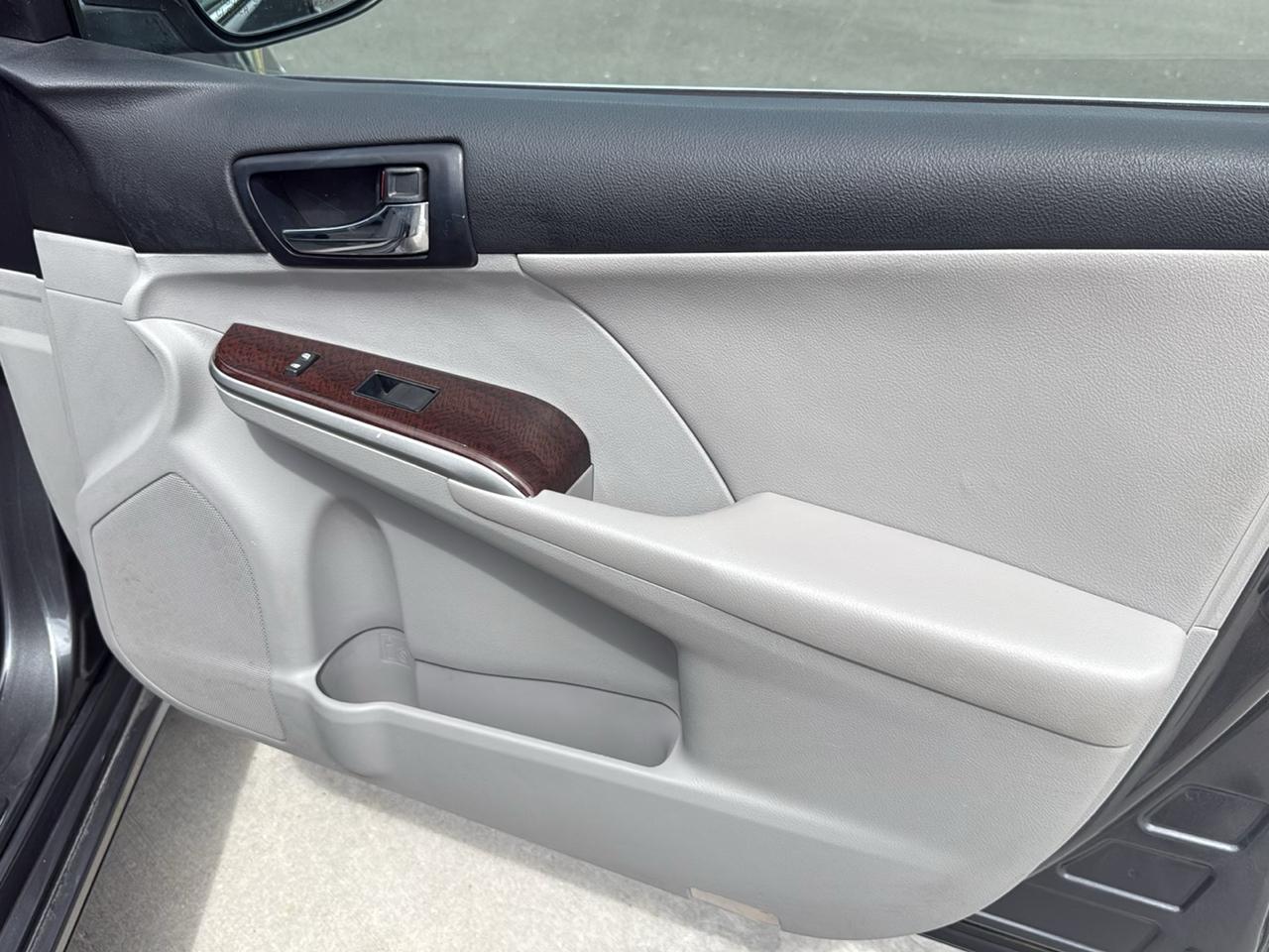 Toyota Camry 4dr Sdn V6 Auto XLE (Natl) 2012