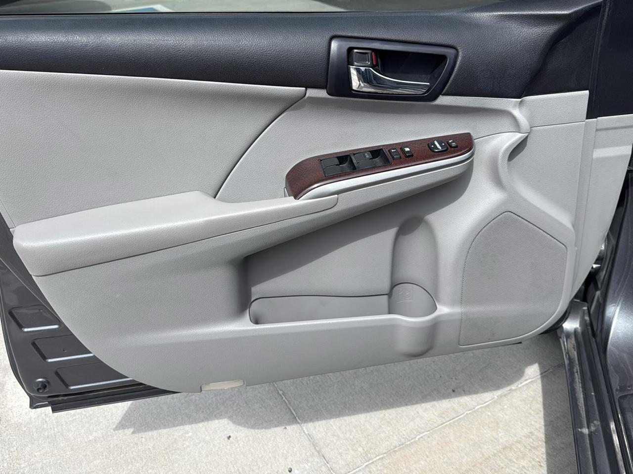 Toyota Camry 4dr Sdn V6 Auto XLE (Natl) 2012