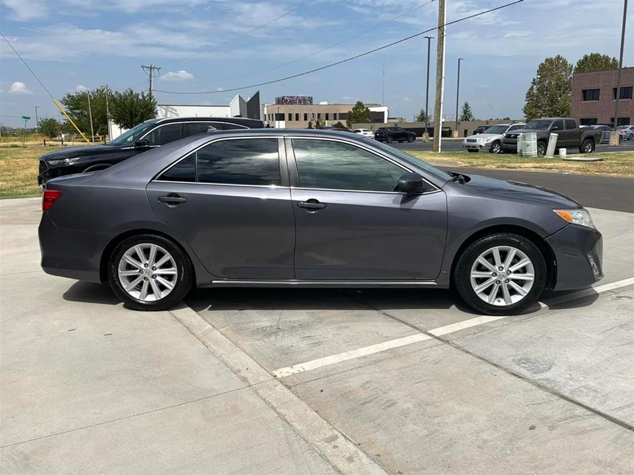 Toyota Camry 4dr Sdn V6 Auto XLE (Natl) 2012