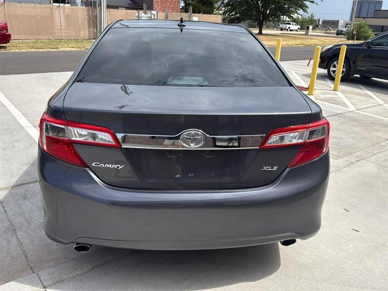 Toyota Camry 4dr Sdn V6 Auto XLE (Natl) 2012