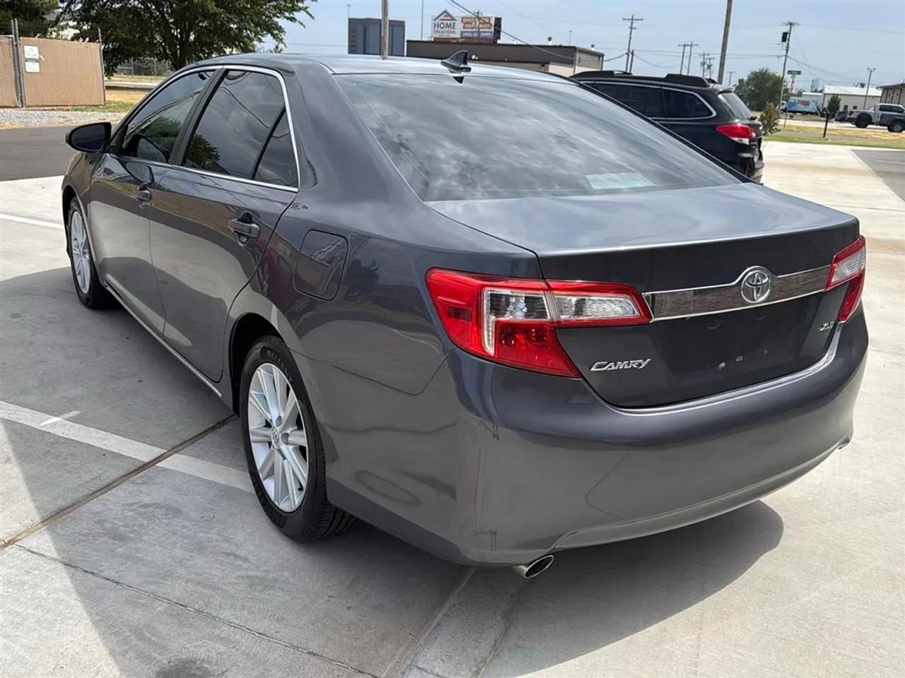 Toyota Camry 4dr Sdn V6 Auto XLE (Natl) 2012