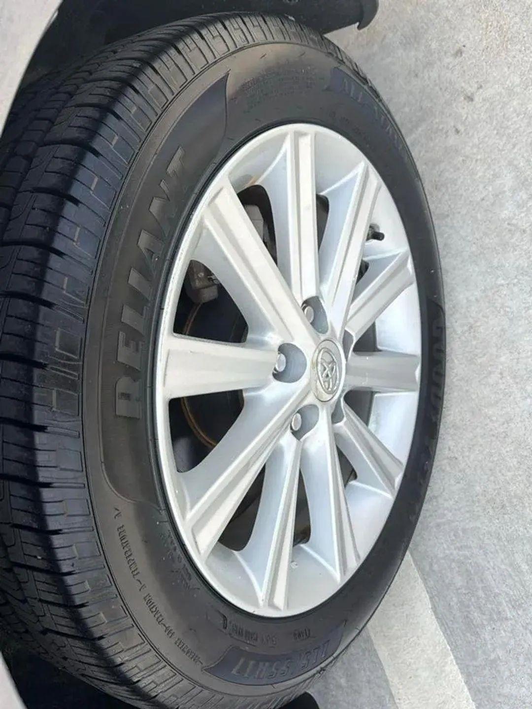Toyota Camry 4dr Sdn V6 Auto XLE (Natl) 2012