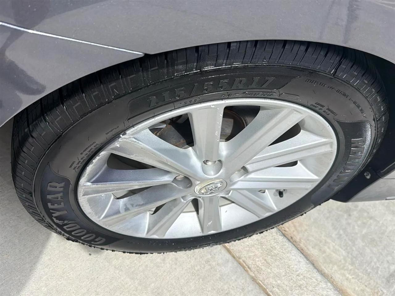 Toyota Camry 4dr Sdn V6 Auto XLE (Natl) 2012