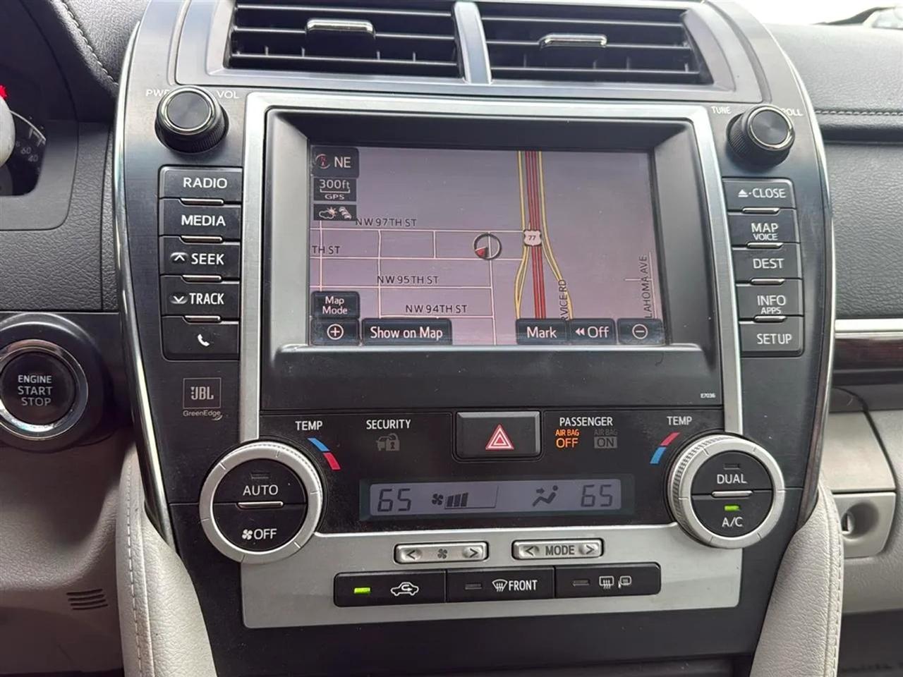 Toyota Camry 4dr Sdn V6 Auto XLE (Natl) 2012