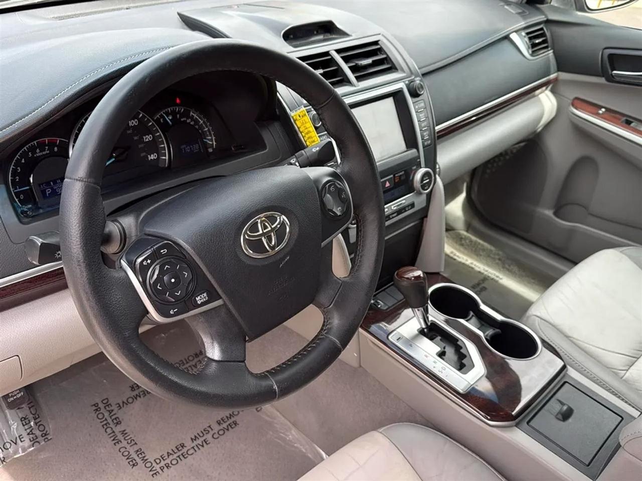 Toyota Camry 4dr Sdn V6 Auto XLE (Natl) 2012