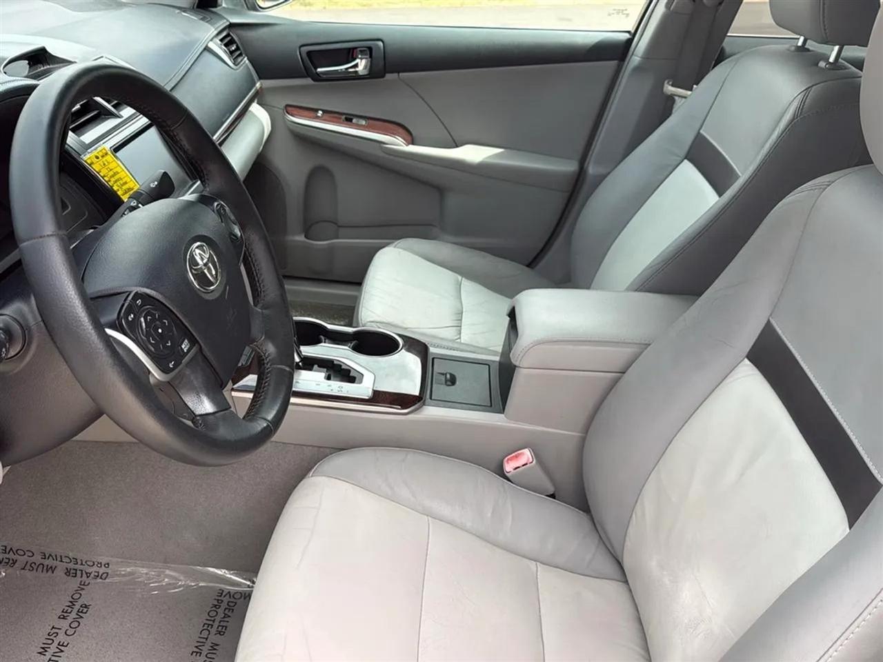 Toyota Camry 4dr Sdn V6 Auto XLE (Natl) 2012