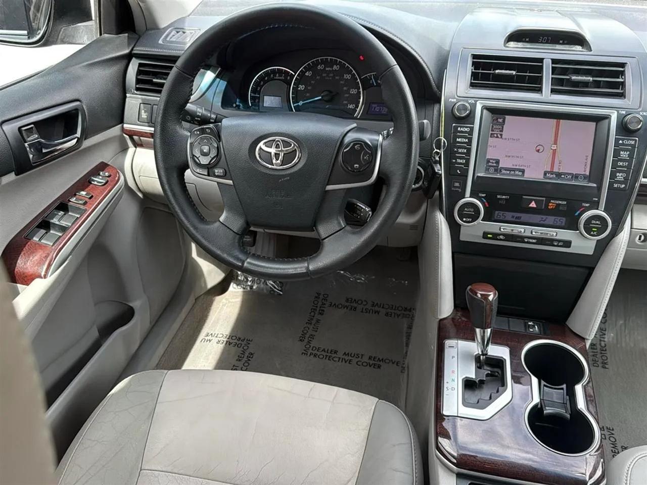 Toyota Camry 4dr Sdn V6 Auto XLE (Natl) 2012