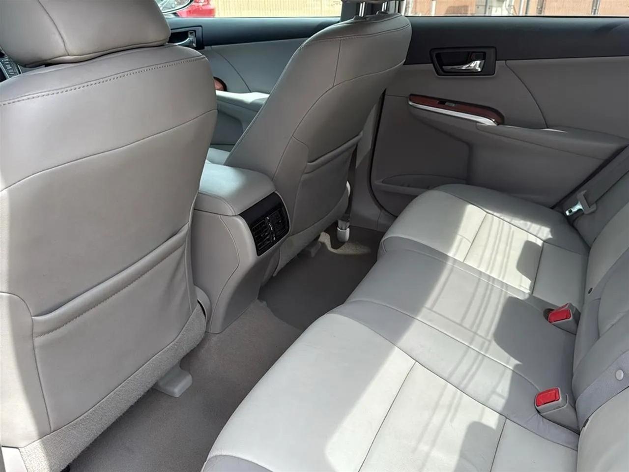 Toyota Camry 4dr Sdn V6 Auto XLE (Natl) 2012