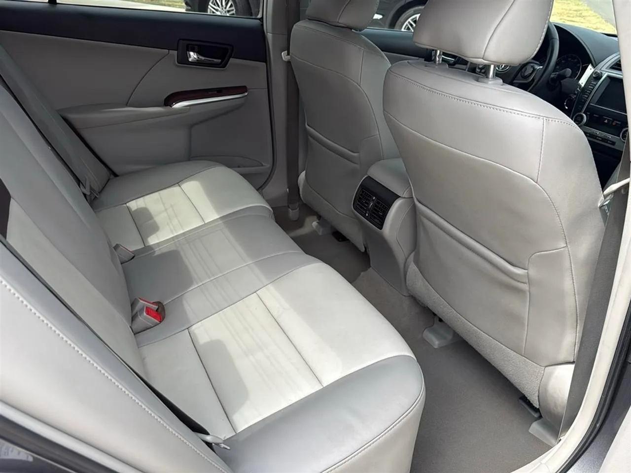 Toyota Camry 4dr Sdn V6 Auto XLE (Natl) 2012