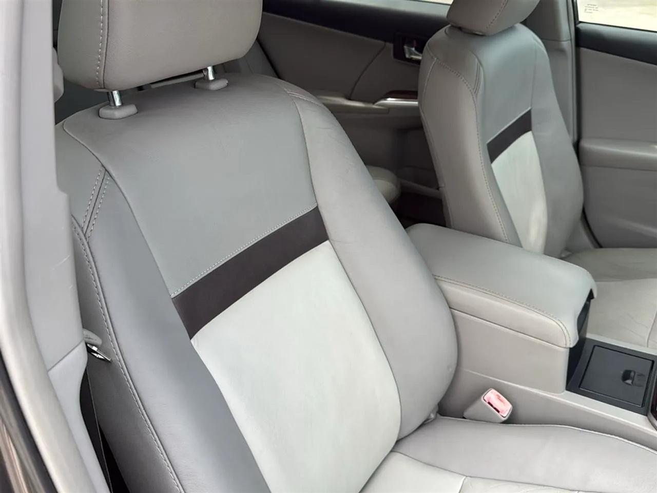Toyota Camry 4dr Sdn V6 Auto XLE (Natl) 2012